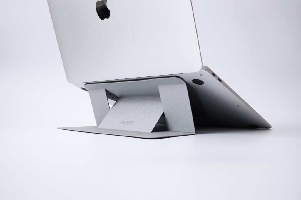 MOFTは最適解。超軽量でミニマルなMacBookスタンド。 | in KAGE.（インカゲ）